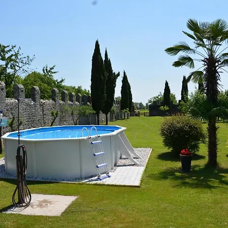 アパート Monika *